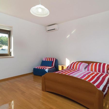 2 Bedroom Lovely Apartment In Bol Exterior foto